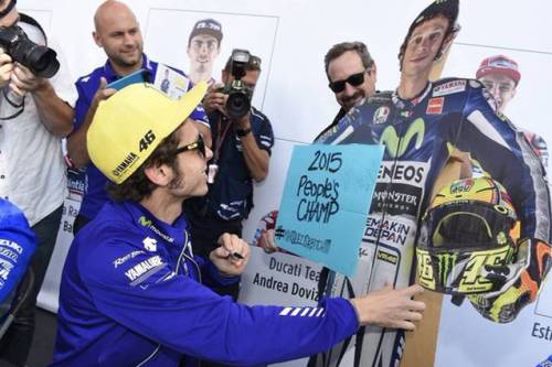 Rossi e quell'autografo che lo imbarazza