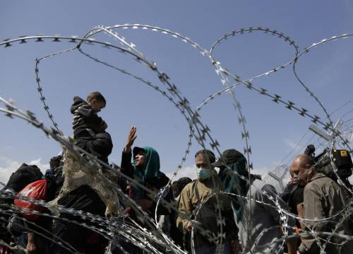 Proposta choc di Medici senza frontiere: "Diamo cesoie ai profughi"