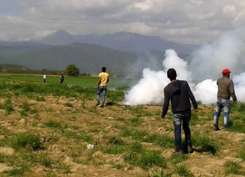 Migranti, scontri e feriti a Idomeni