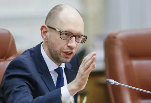 Ucraina, si dimette il premier Yatseniuk