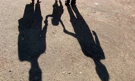 Madre choc: "Faccio sesso con mio figlio e vogliamo un bambino"