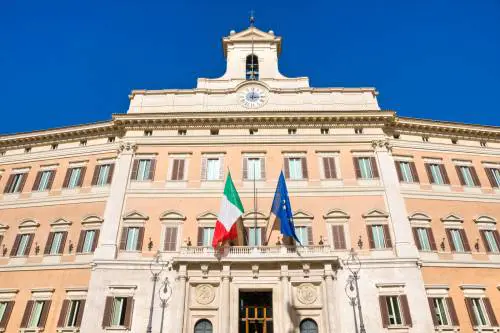 Uccide un terrorista nero negli anni '80 e ora lo Stato gliela fa pagare