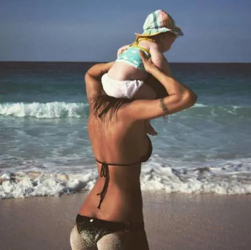 Elisabetta Canalis sexy mamma: foto