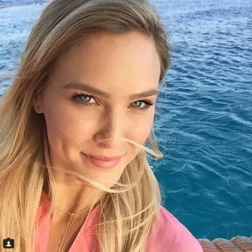 Bar Refaeli, una futura mamma social
