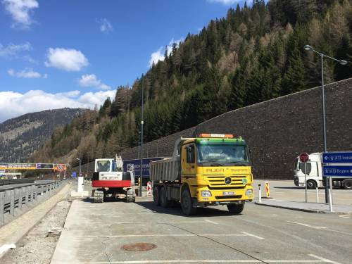 L'Austria erige il muro al Brennero