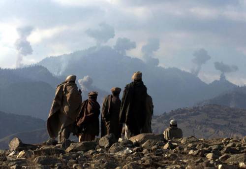 Raid misterioso in Afghanistan. Nel mirino finiscono i talebani