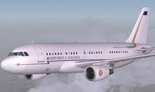 "Intercettati i cellulari in volo". A rischio pure l'aereo di Renzi