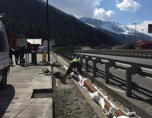 Migranti, la doppia minaccia dell'Austria: "Barriere pure al confine ungherese"