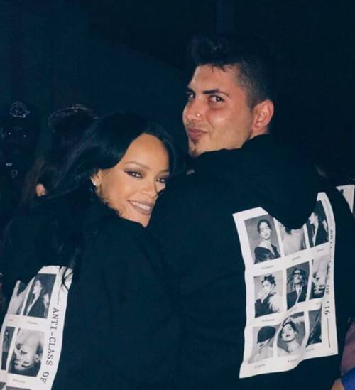 Rihanna aiuta un fan a fare coming out