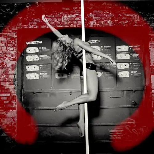 Maddalena Corvaglia: sensuale pole dance su Instagram