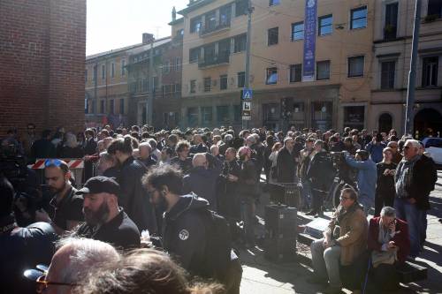 Folla ai funerali di Casaleggio