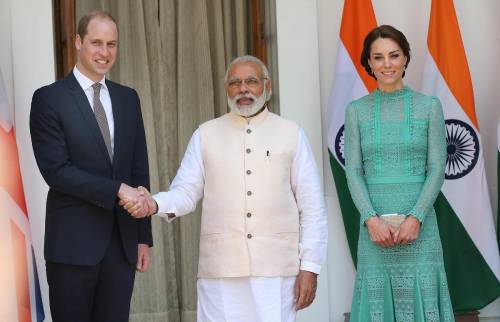 India, stretta di mano del primo ministro è fatale: William rimane segnato