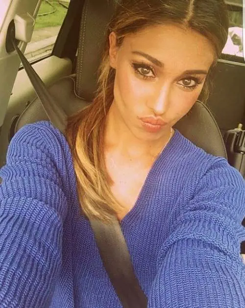 Belen cancella il tatuaggio dell'ex: "Non mi piace più e nulla è eterno"