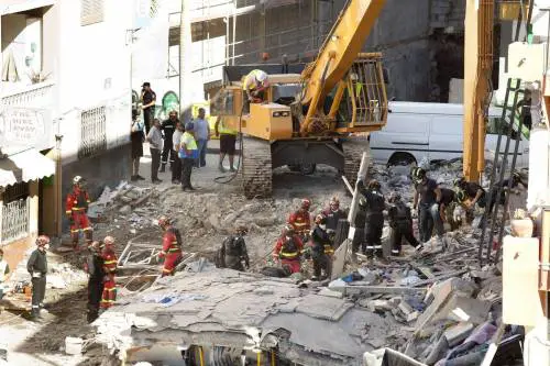 Crolla palazzina a Tenerife: italiani 2 dispersi e un ferito