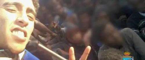 Scafista tradito da selfie: fermato dopo sbarco