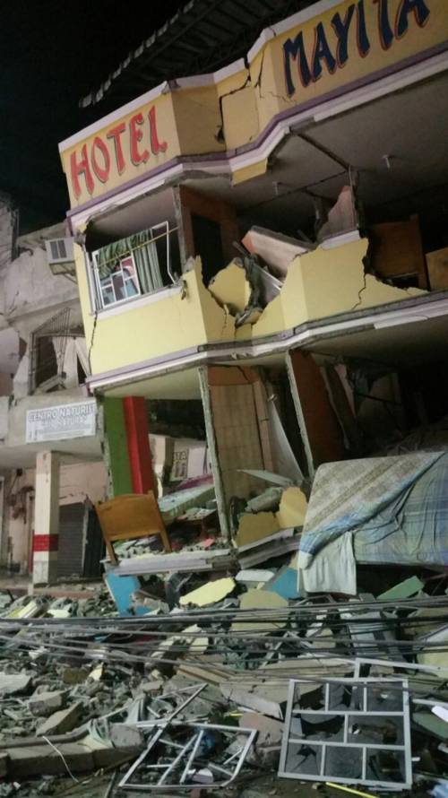 Terremoto di grado 7.8 in Ecuador. 223 le vittime: ed è stato d'emergenza