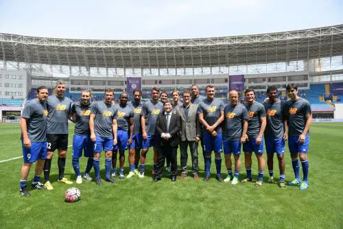Il calcio europeo sbarca in Cina: in campo Vieri, Maldini e Zanetti