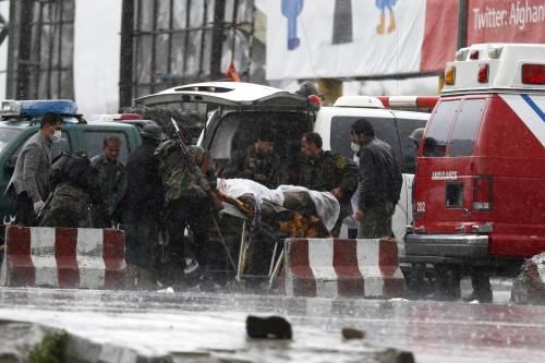 Attentato nel centro di Kabul: almeno 24 morti