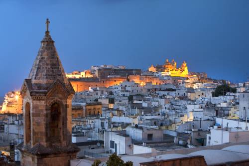 Da Brindisi a Taranto in cerca della luce di Puglia