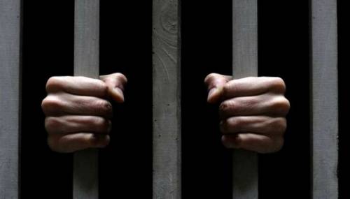 Bollate, carcerato tunisino prende a morsi e pugni tre agenti penitenziari
