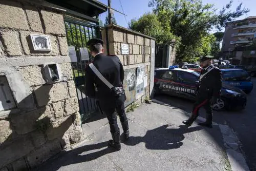 Insulti, schiaffi e urla: bimbi maltratti al nido