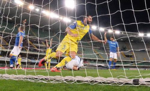 Chievo-Frosinone 5-1, ciociari infuriati, finiscono in 9