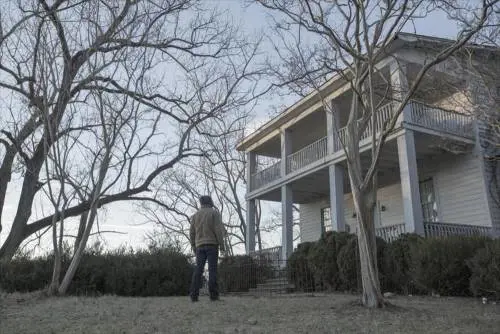 Sul set di "Outcast" per scoprire le origini del terrore