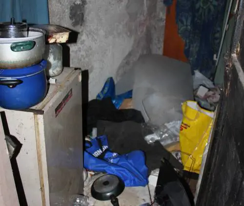 Quelle ombre di Milano che vivono nelle cantine delle case popolari