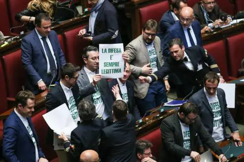 Rinvio sulla legittima difesa Insorge la Lega: "Vergogna"