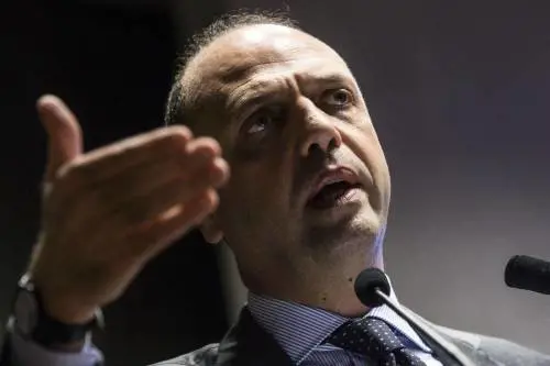 Angelino Alfano: "I pm si occupino dei reati e non contrastino il governo"