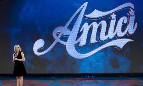 Amici, le lacrime della De Filippi per l'eliminazione di La Padula