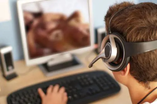 Nuova funzione di Pornhub: mandi un'emoticon e ricevi un video porno