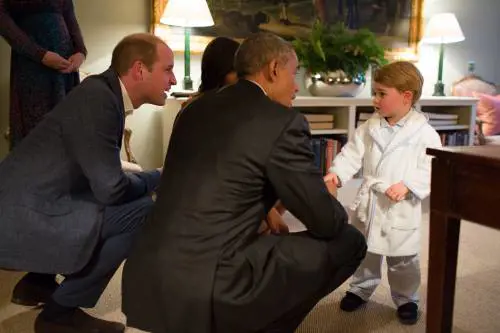 Il principino George stringe la mano a Obama