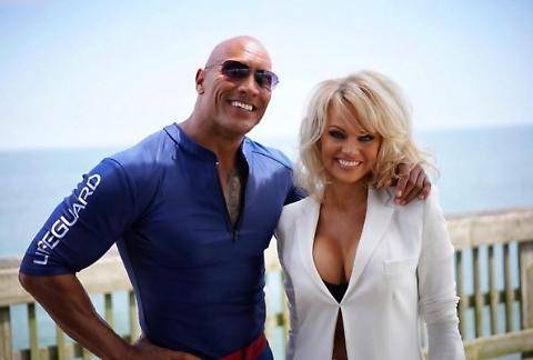 Pamela Anderson torna bagnina. Ancora sexy nel cast di Baywatch