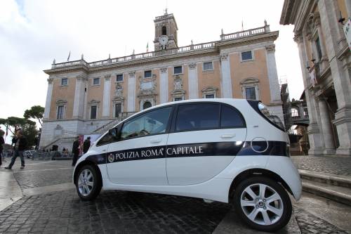 Polemiche a Roma per la "presa in giro" della Polizia locale