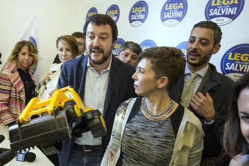 "Campi da pallavolo al posto dei campi rom"