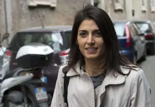 Anche sulla Raggi il sospetto dell'ineleggibilità?