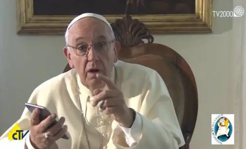 Papa Francesco spiega Gesù con lo smartphone in mano