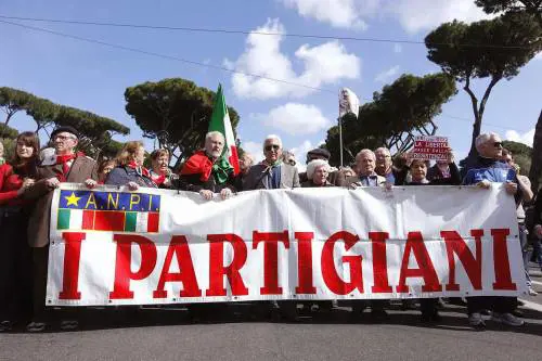 Partigiano trucidò 54 innocenti e il governo gli dà una medaglia