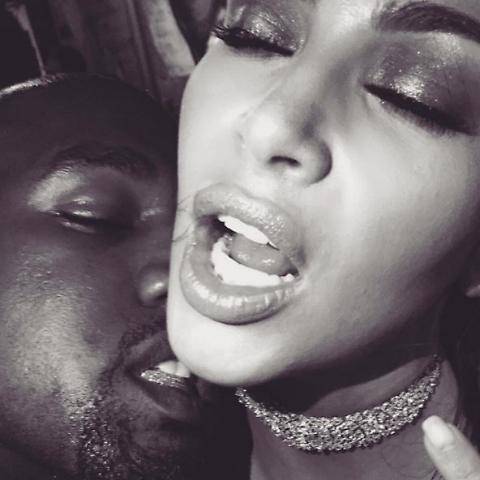 Kim Kardashian, gli scatti sexy che incendiano Instagram