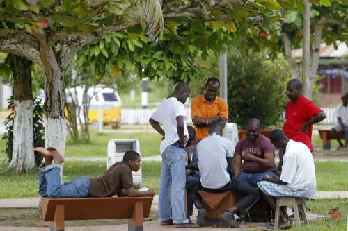 Negoziante lascia il wi-fi libero. E arrivano centinaia di immigrati