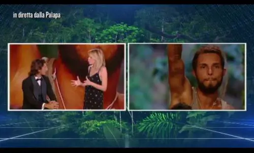 Isola dei Famosi, Andrea Preti accusa Marco Carta: "Hai fatto cancellare dei filmati"