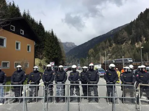 Brennero, Hofer sfida Renzi: "I controlli sono inevitabili"