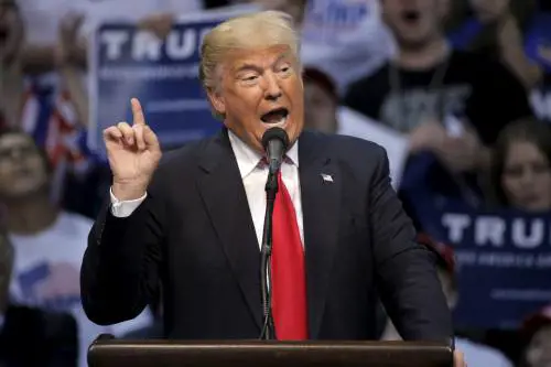 Trump dice no allo stratega che lo vuole più "presidenziale"