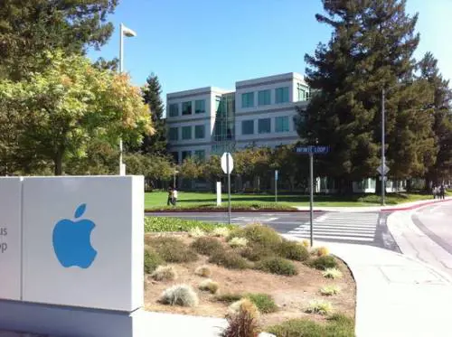 Mistero nella sede di Apple. Trovato un cadavere in sala conferenze