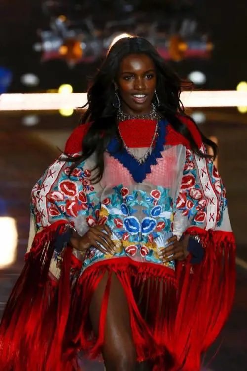Victoria's Secret, parla la modella: "Dite no alle mode"