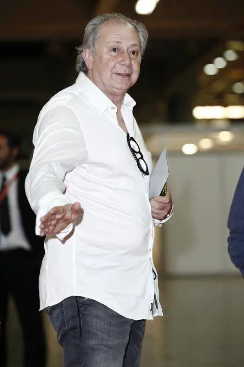 Lele Mora scopre di avere un tumore durante un'intervista: "È maligno"