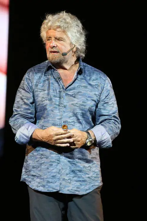 Le mani di Grillo su Roma. Il primo round alla Raggi