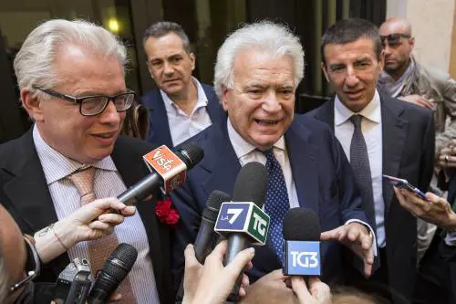 Pd separato in casa: i vertici incontrano Verdini, la minoranza insorge