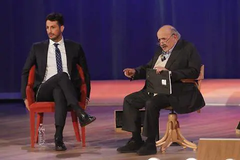 Corona al Costanzo Show: Cecchi Paone lascia lo studio